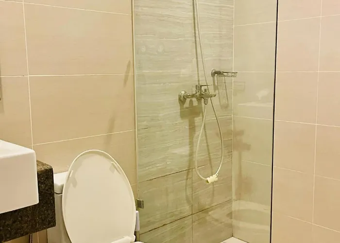 Mactan Newtown Staycation Near Airport With Pool Access * Punta Engano (Mactan)