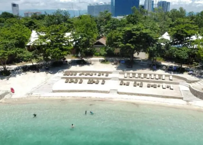 Mactan Newtown Staycation Near Airport With Pool Access Apartment Punta Engano (Mactan)