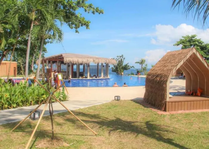 Mactan Newtown Staycation Near Airport With Pool Access *